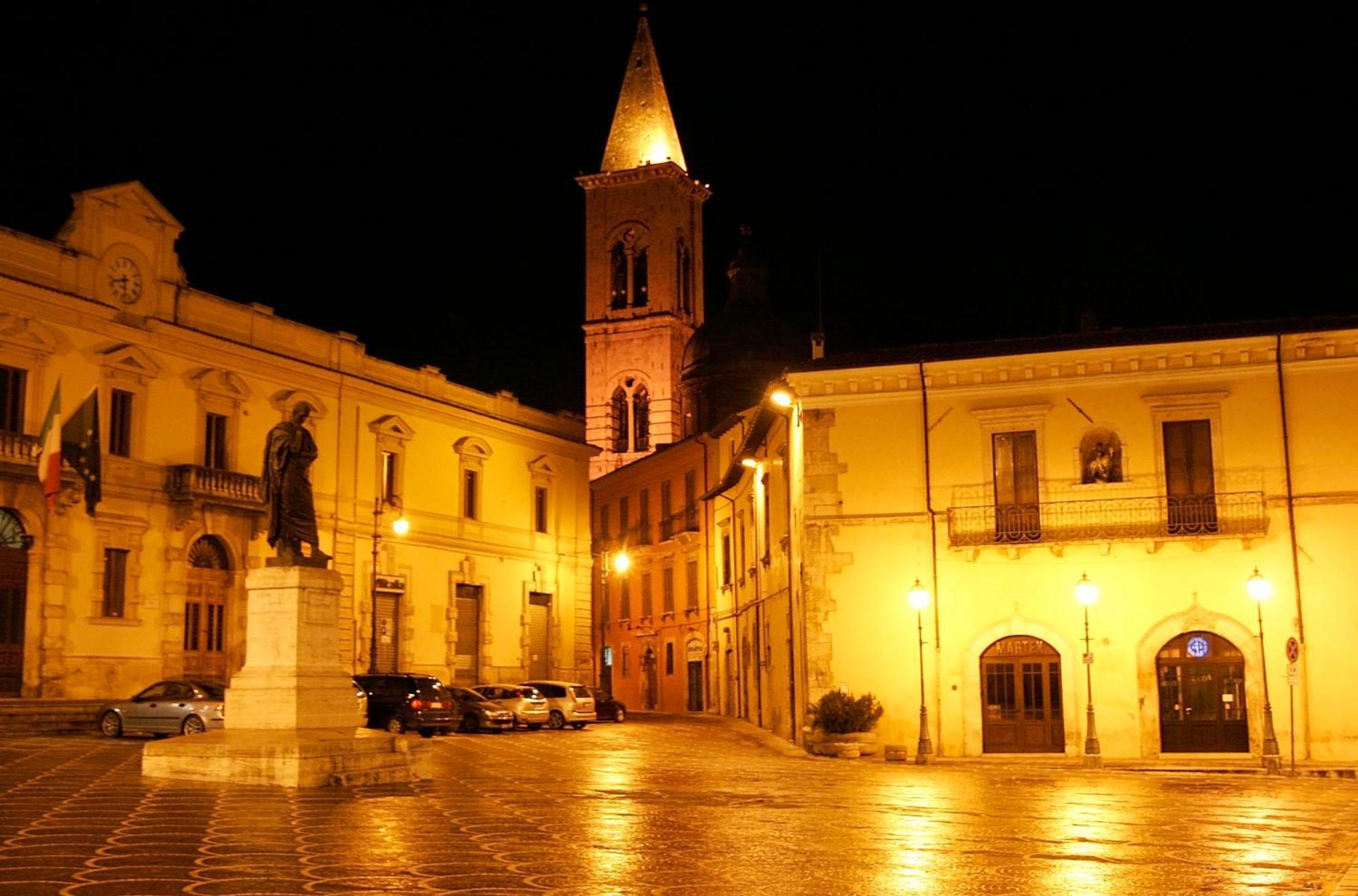 Manhattan Village Hotel Sulmona Eksteriør bilde