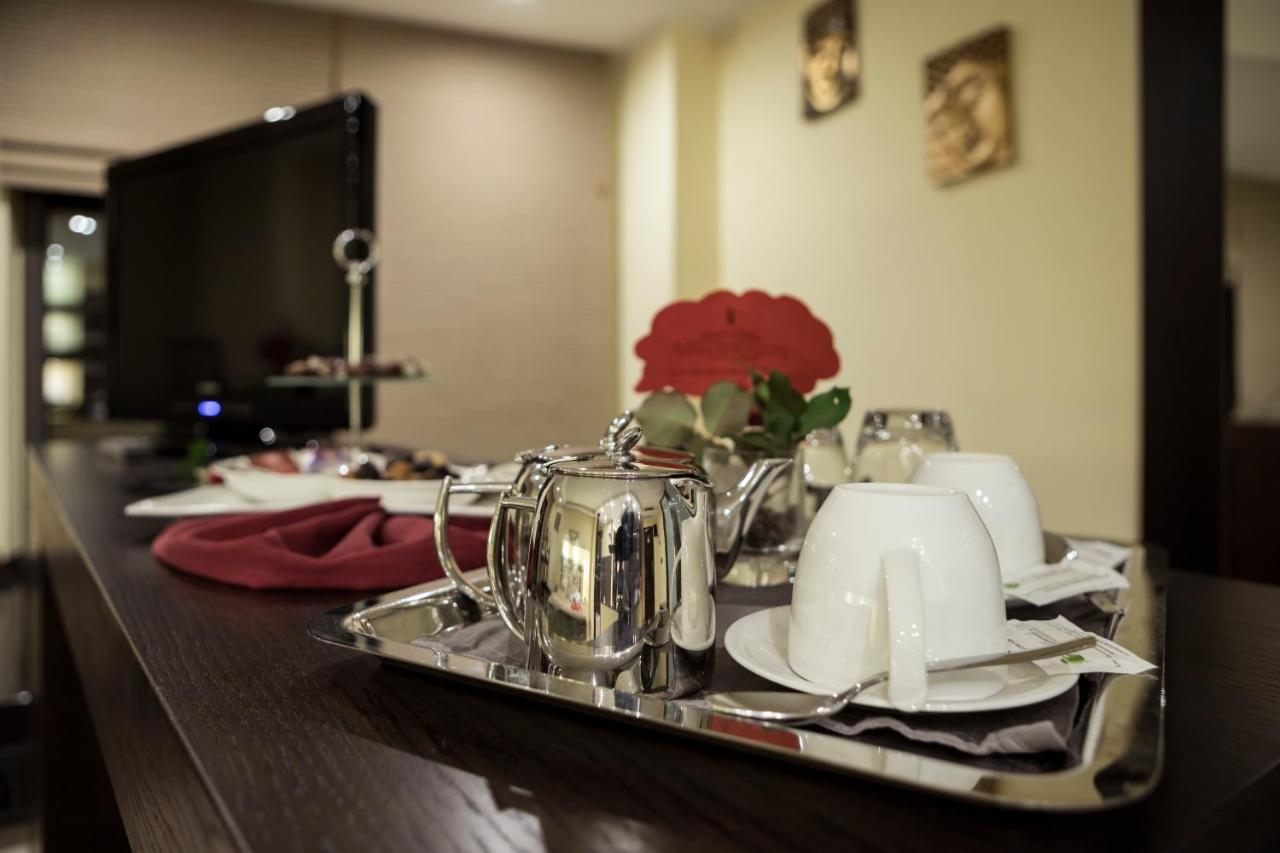 Manhattan Village Hotel Sulmona Eksteriør bilde