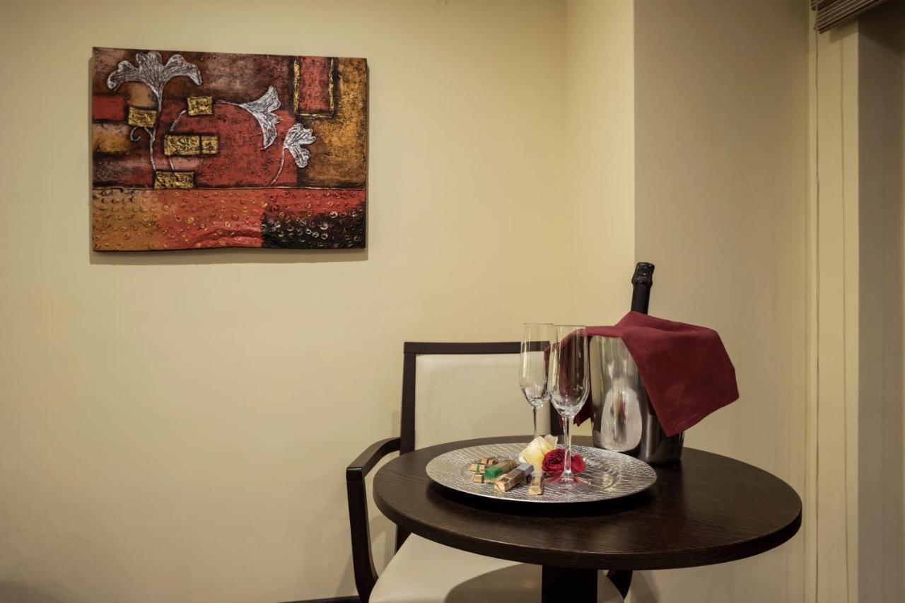 Manhattan Village Hotel Sulmona Eksteriør bilde