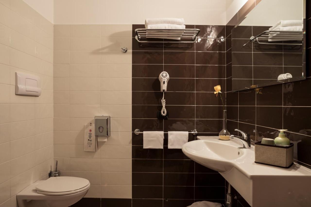 Manhattan Village Hotel Sulmona Eksteriør bilde