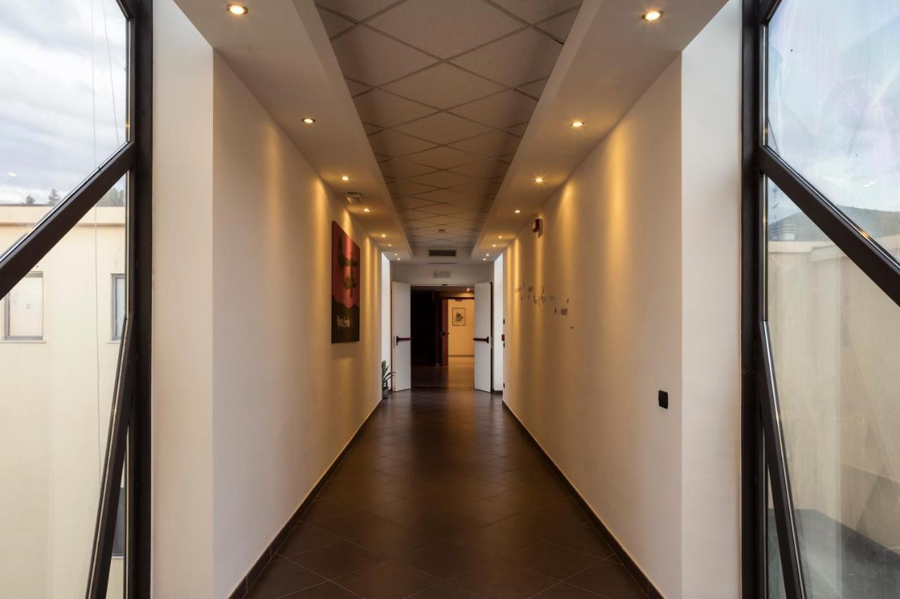 Manhattan Village Hotel Sulmona Eksteriør bilde
