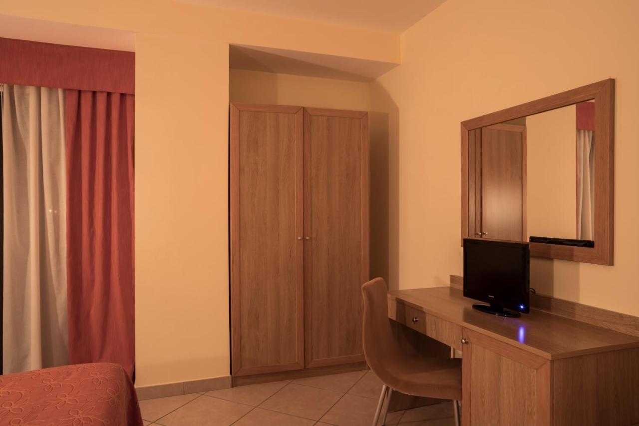 Manhattan Village Hotel Sulmona Eksteriør bilde