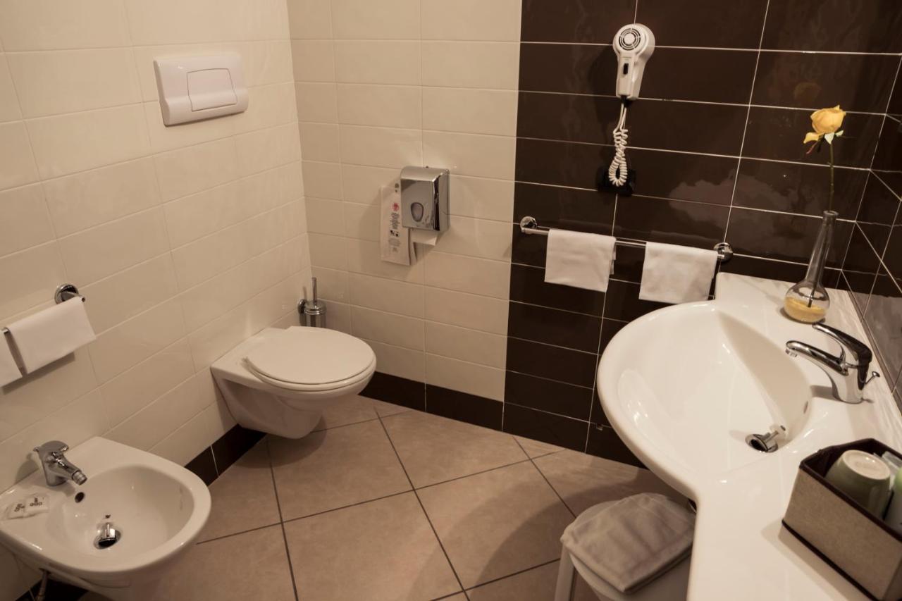 Manhattan Village Hotel Sulmona Eksteriør bilde