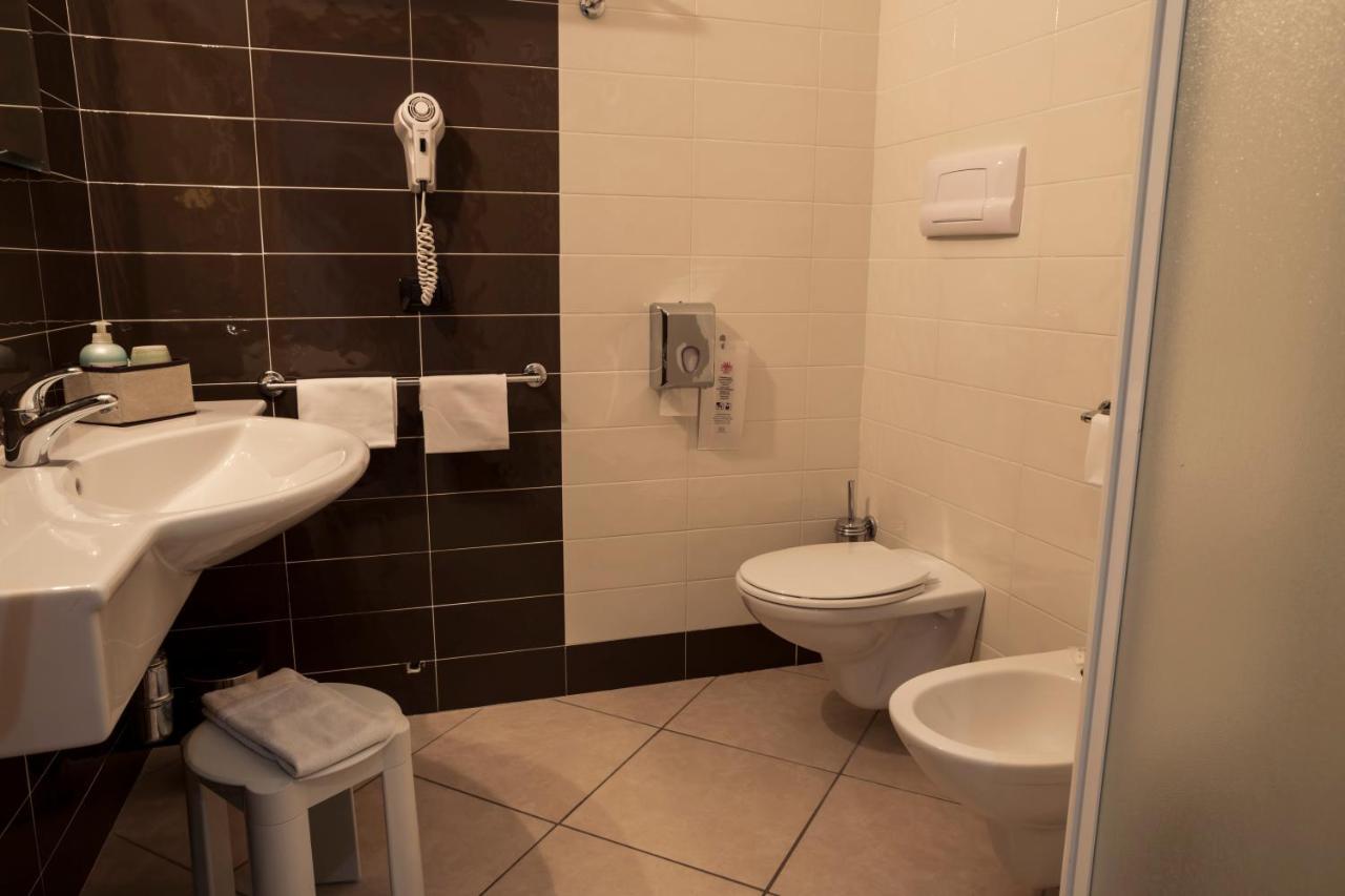 Manhattan Village Hotel Sulmona Eksteriør bilde