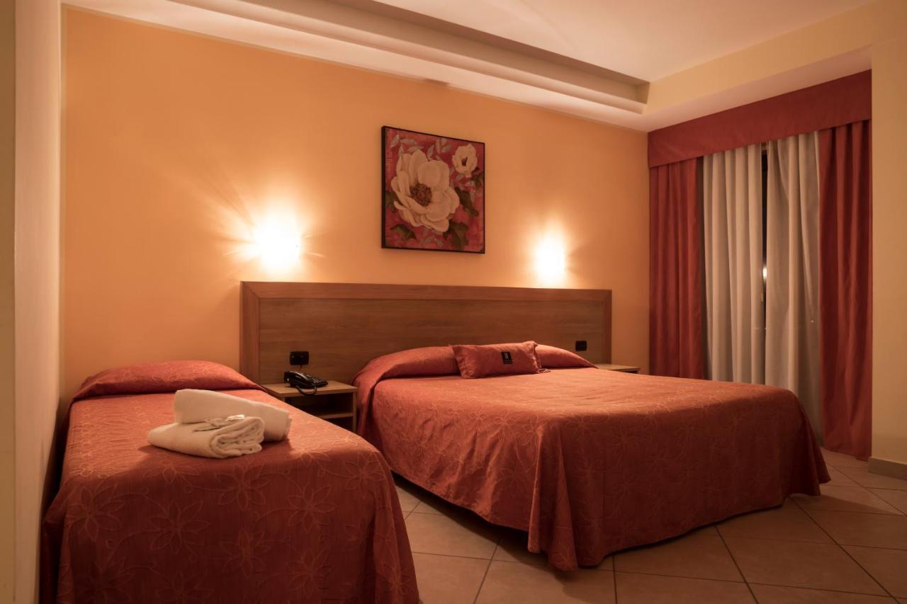 Manhattan Village Hotel Sulmona Eksteriør bilde