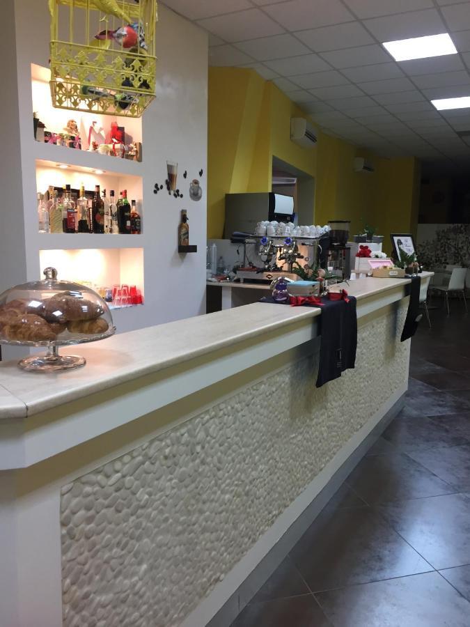 Manhattan Village Hotel Sulmona Eksteriør bilde