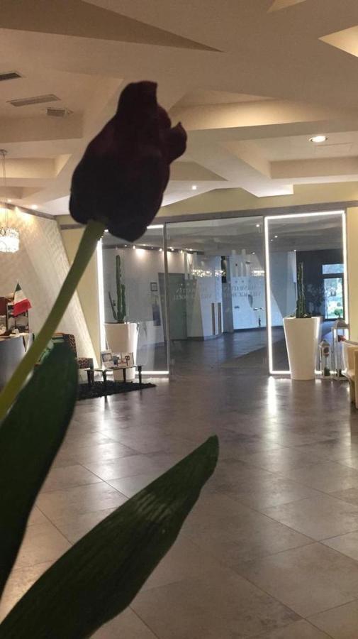 Manhattan Village Hotel Sulmona Eksteriør bilde